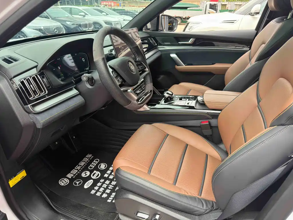 Tang NEV DM 2.0 T Dual Engine 4 WD Distinguished 7-seat CN-VI