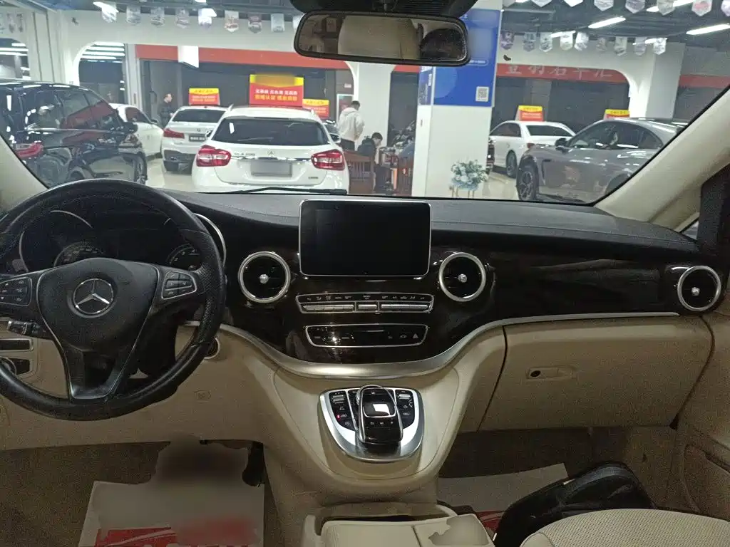 Mercedes-Benz V-Class V 260 L Distinguished Extended CN-VI