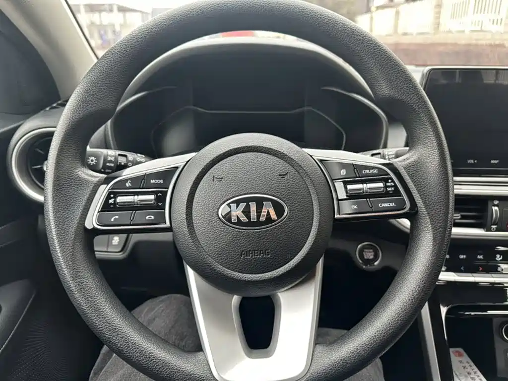 Kia K3 1.5 L CVT Smart Enjoyment Connected