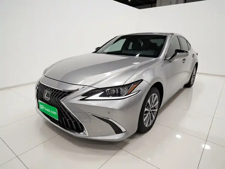 Lexus ES 200 Outstanding