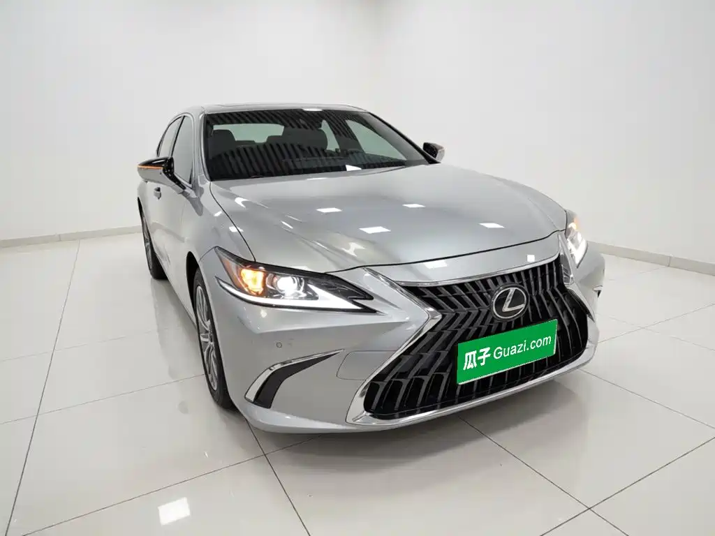 Lexus ES 200 Outstanding