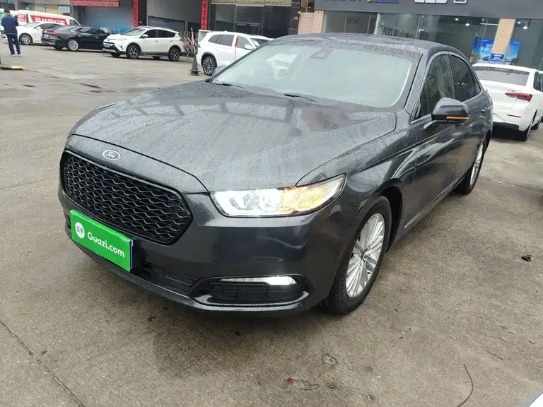 Ford Taurus EcoBoost 245 Fashion