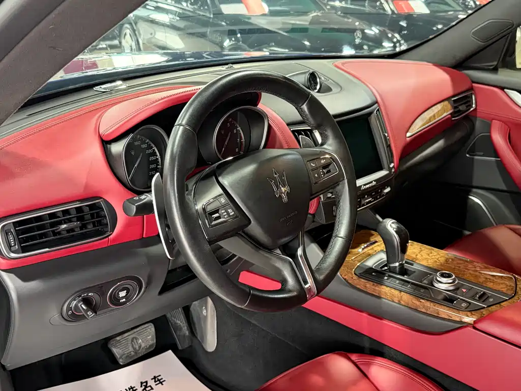 Levante 3.0 T Standard