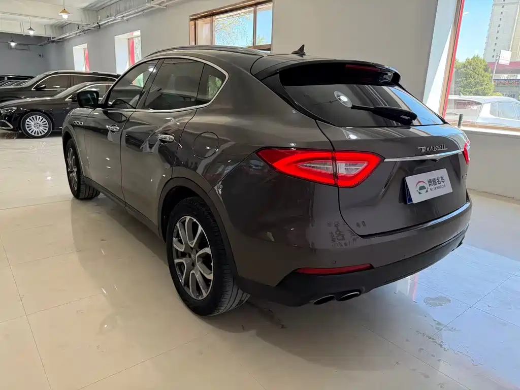 Levante 3.0 T Standard