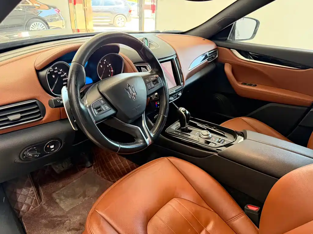 Levante 3.0 T Standard