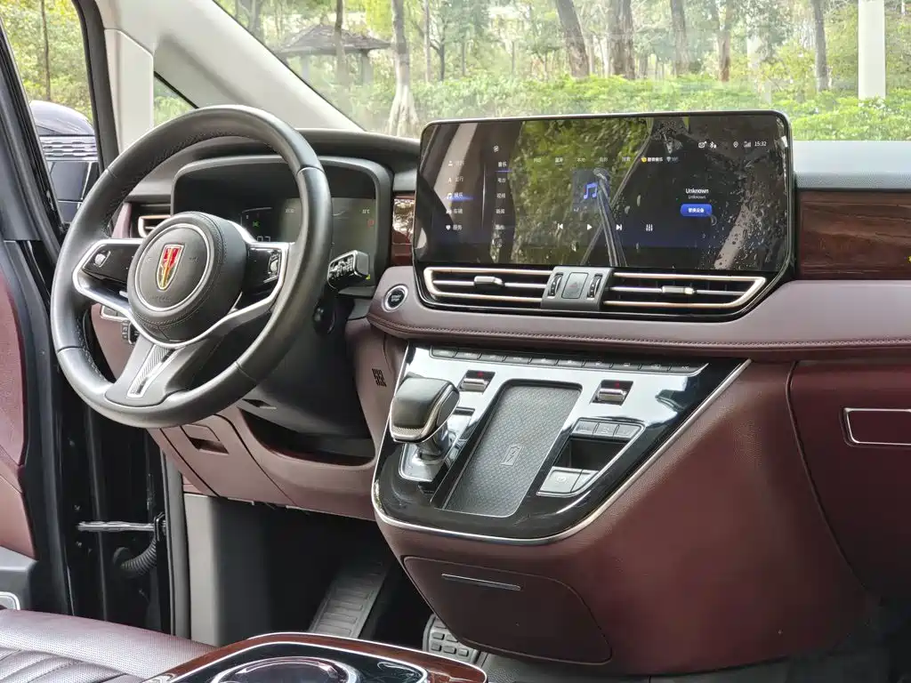 Hongqi HQ9 2.0 T Connected Flagship