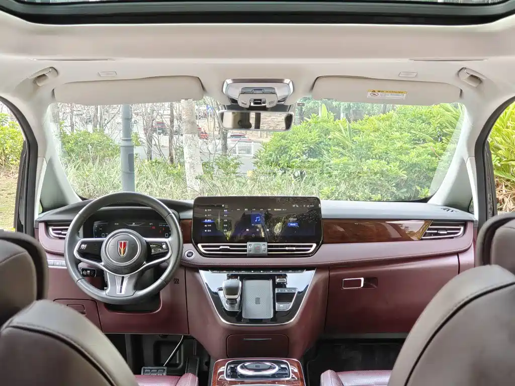 Hongqi HQ9 2.0 T Connected Flagship