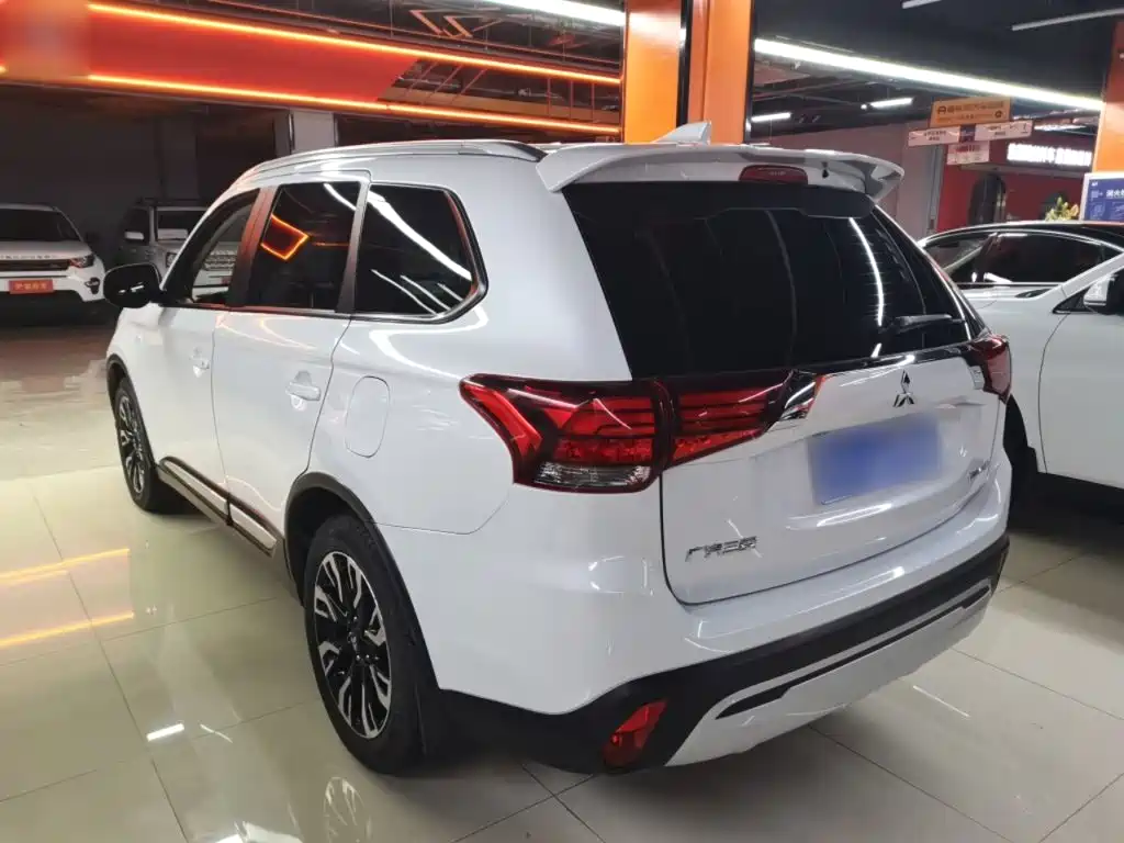 Outlander 欧蓝德 2020款 2.0 L 两驱畅行版 5座