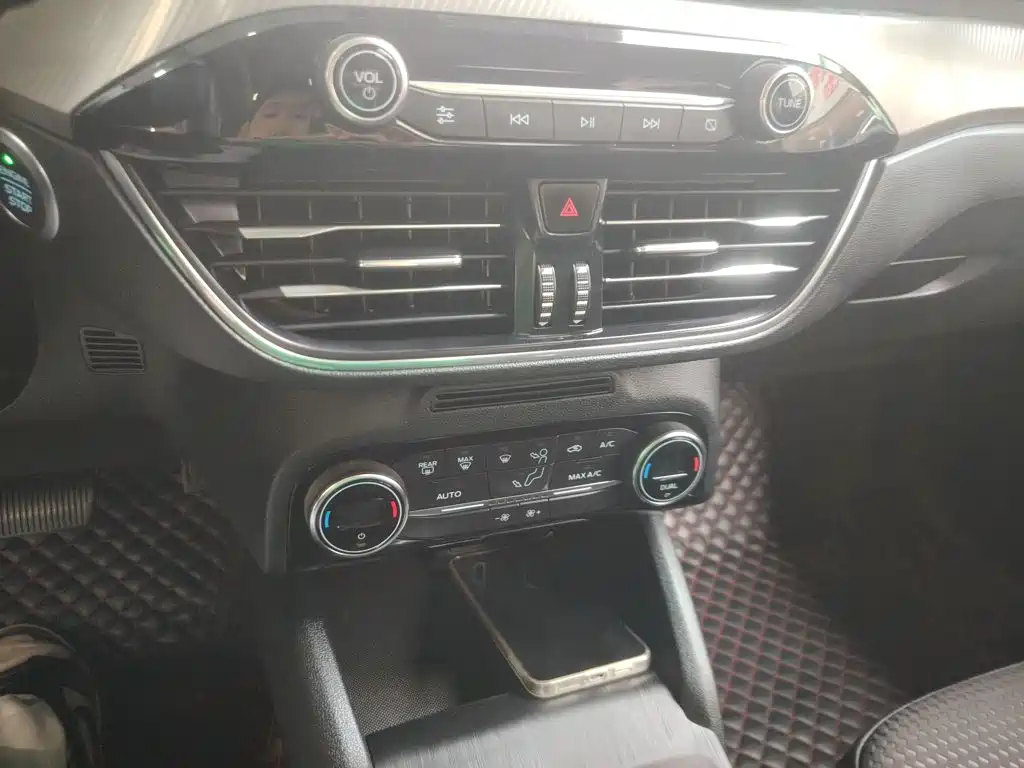 Focus Sedan EcoBoost 180 Auto Sharp Trend