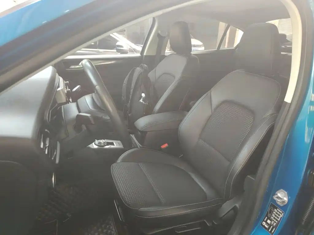 Focus Sedan EcoBoost 180 Auto Sharp Trend