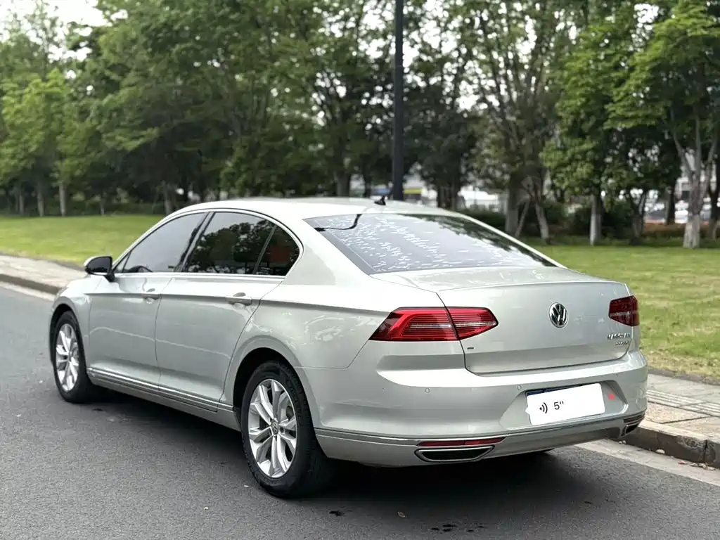 Magotan 330 TSI DSG Luxury
