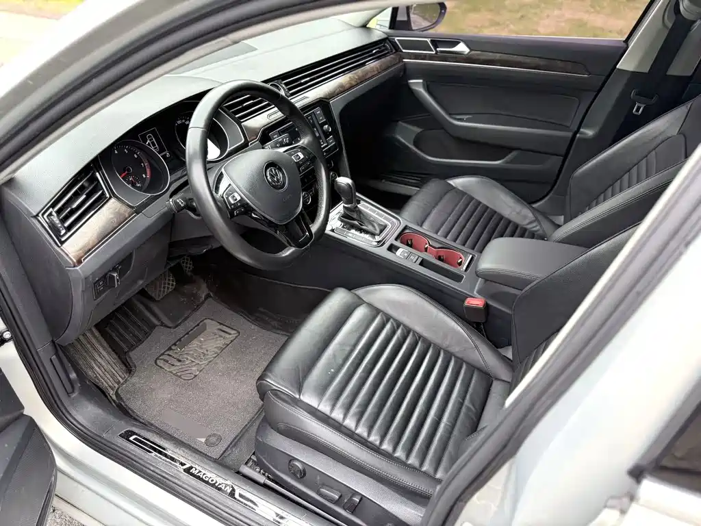 Magotan 330 TSI DSG Luxury
