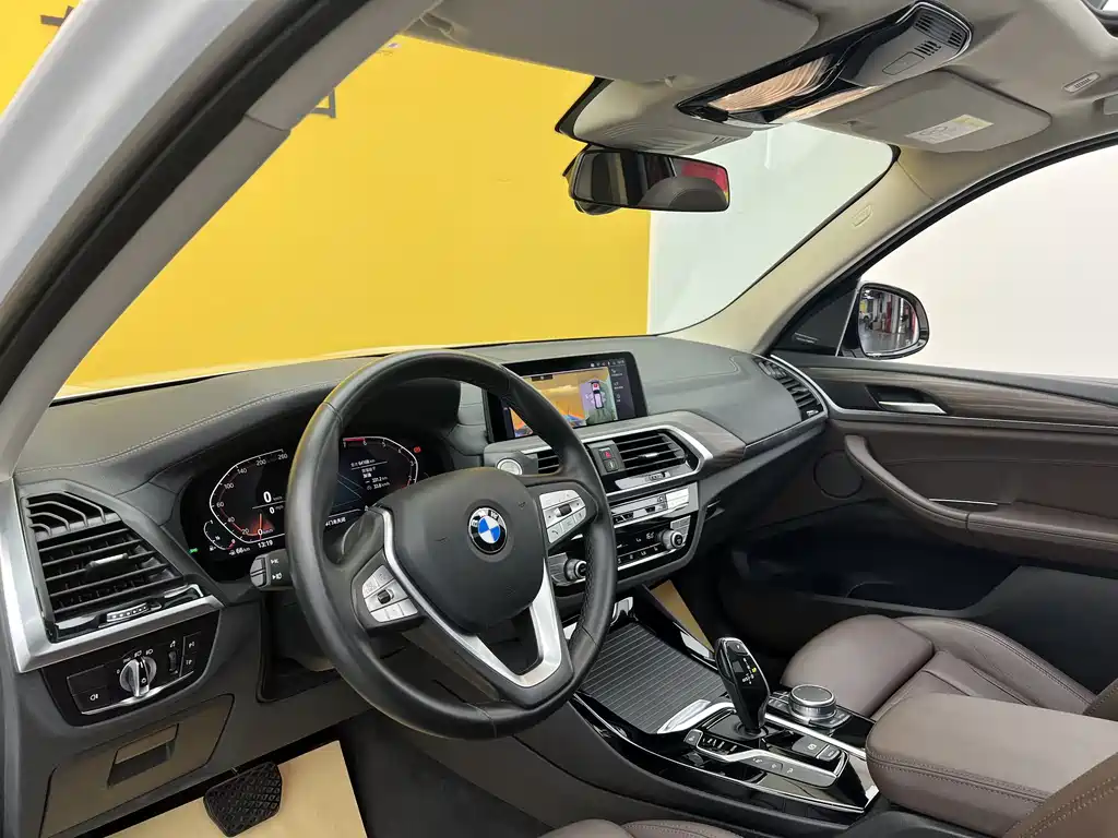 BMW X3 xDrive28 i Luxury Package
