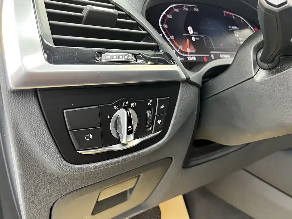 BMW X3 xDrive28 i Luxury Package