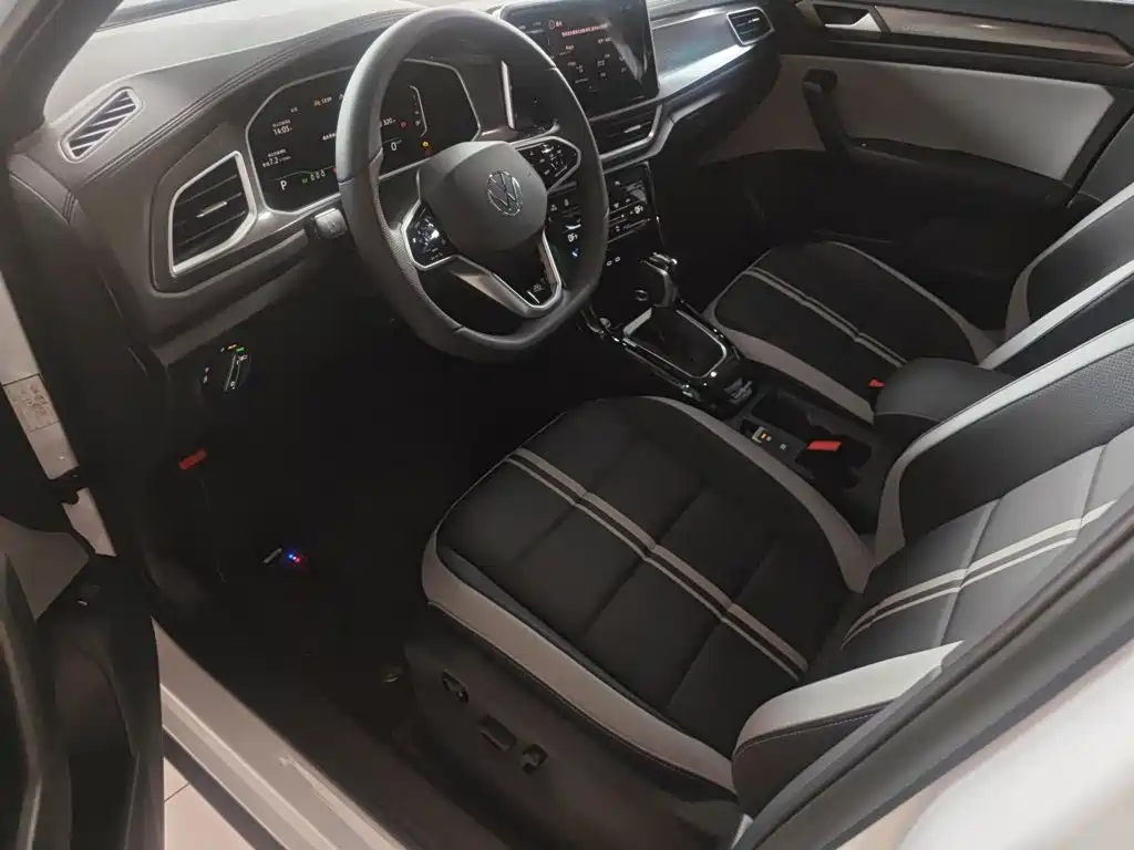 T-ROC Facelift II 300 TSI DSG 2 WD Starlight