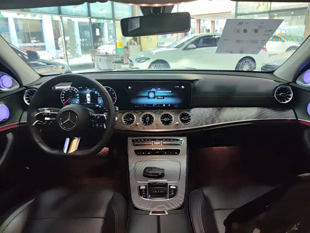 Mercedes-Benz E-Class Facelift III E 300 L Sport Luxury