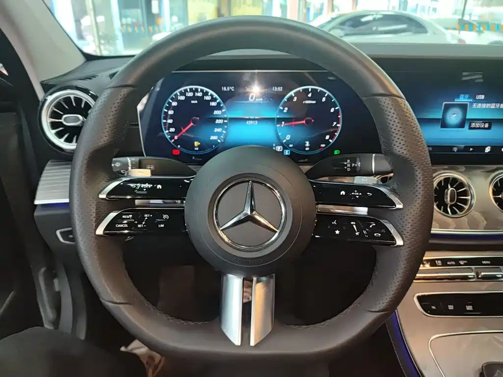 Mercedes-Benz E-Class Facelift III E 300 L Sport Luxury