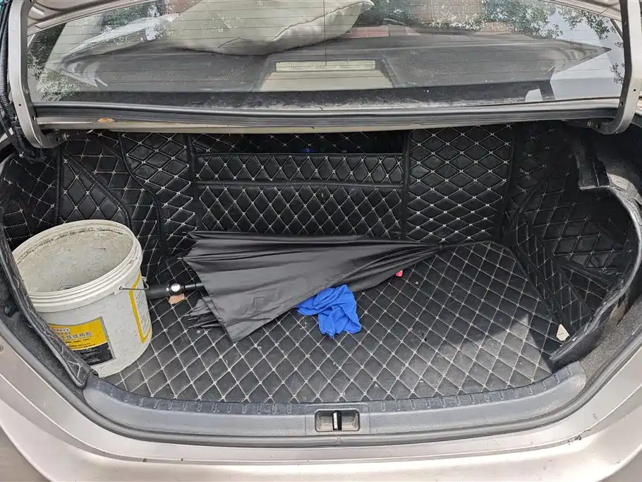 Corolla Facelift Dual Engine 1.8 L E-CVT Leading