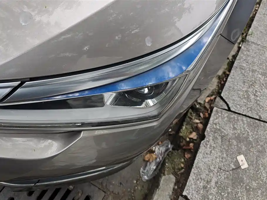Corolla Facelift Dual Engine 1.8 L E-CVT Leading