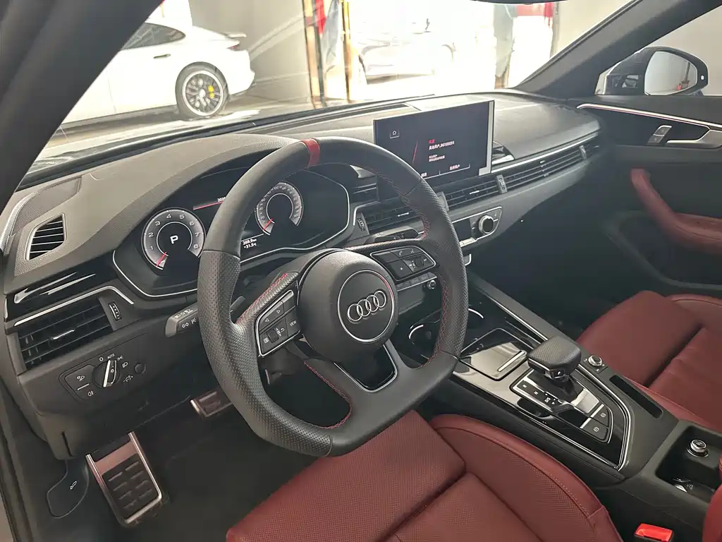 Audi A4 L 200 10 K Joy 40 TFSI Luxury Dynamic
