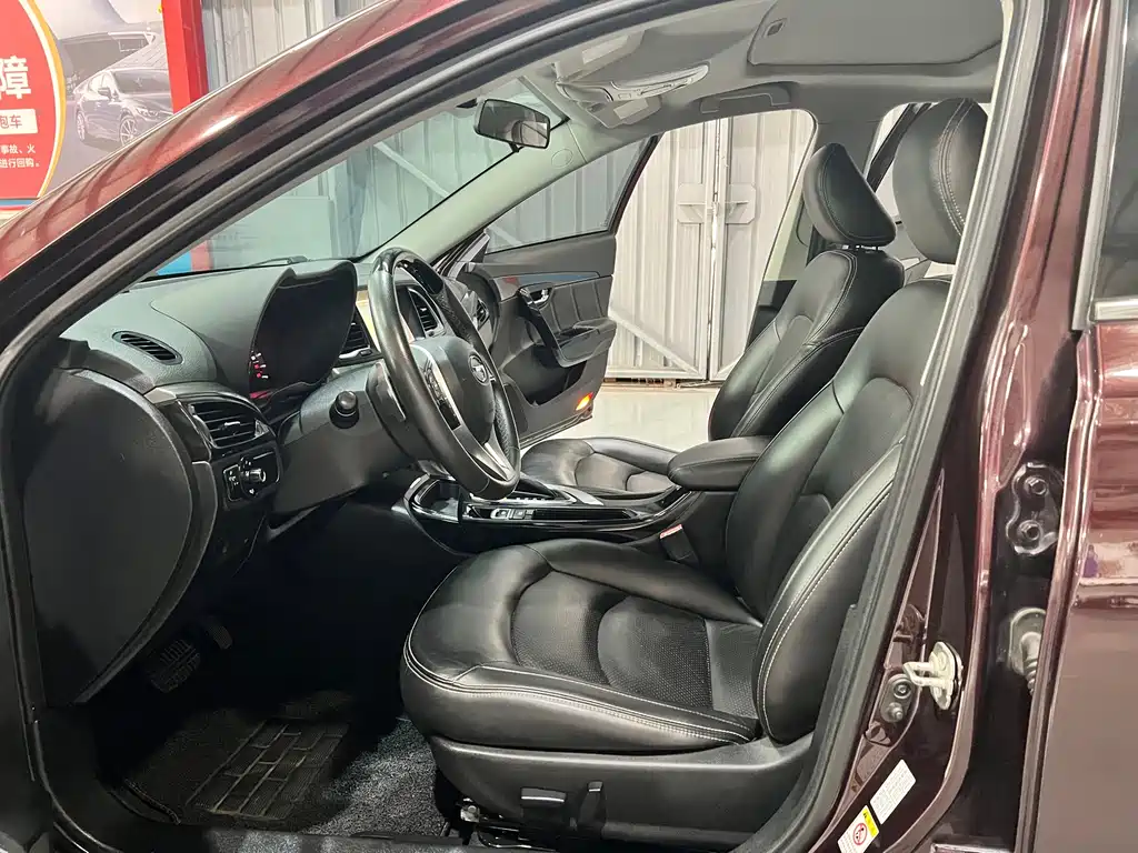 Trumpchi GA6 235 T DCT Luxury