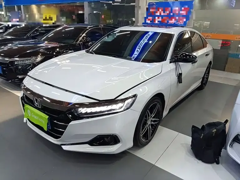 Honda Accord 260 TURBO Phantom Night · Distinguished