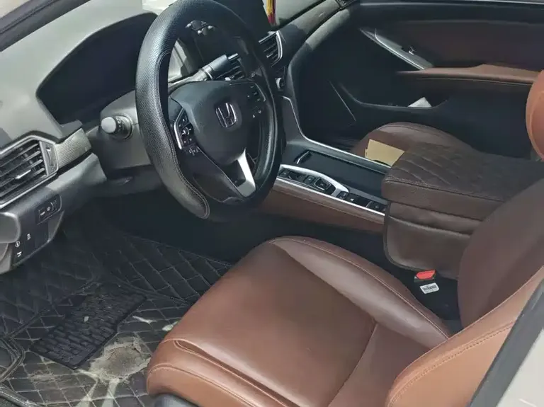 Honda Inspire Sharp· Hybrid 2.0 L Clean Elegant