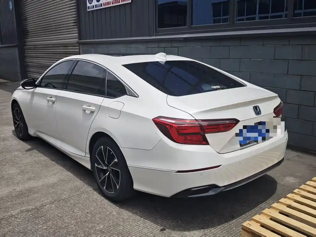 Inspire Sharp· Hybrid 2.0 L Clean Elegant