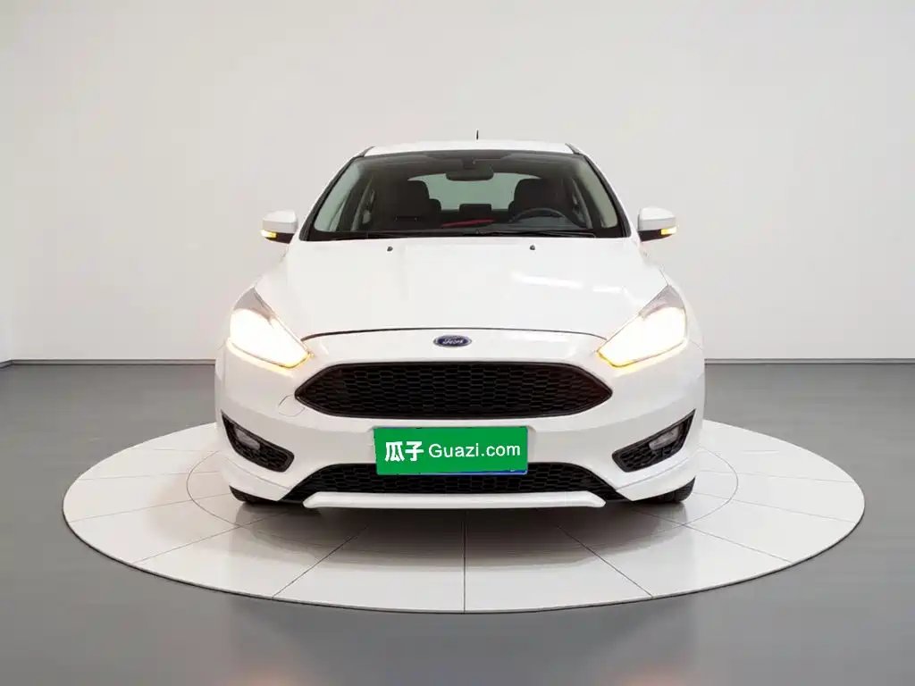 Focus Hatchback Classic EcoBoost 180 Auto Elite