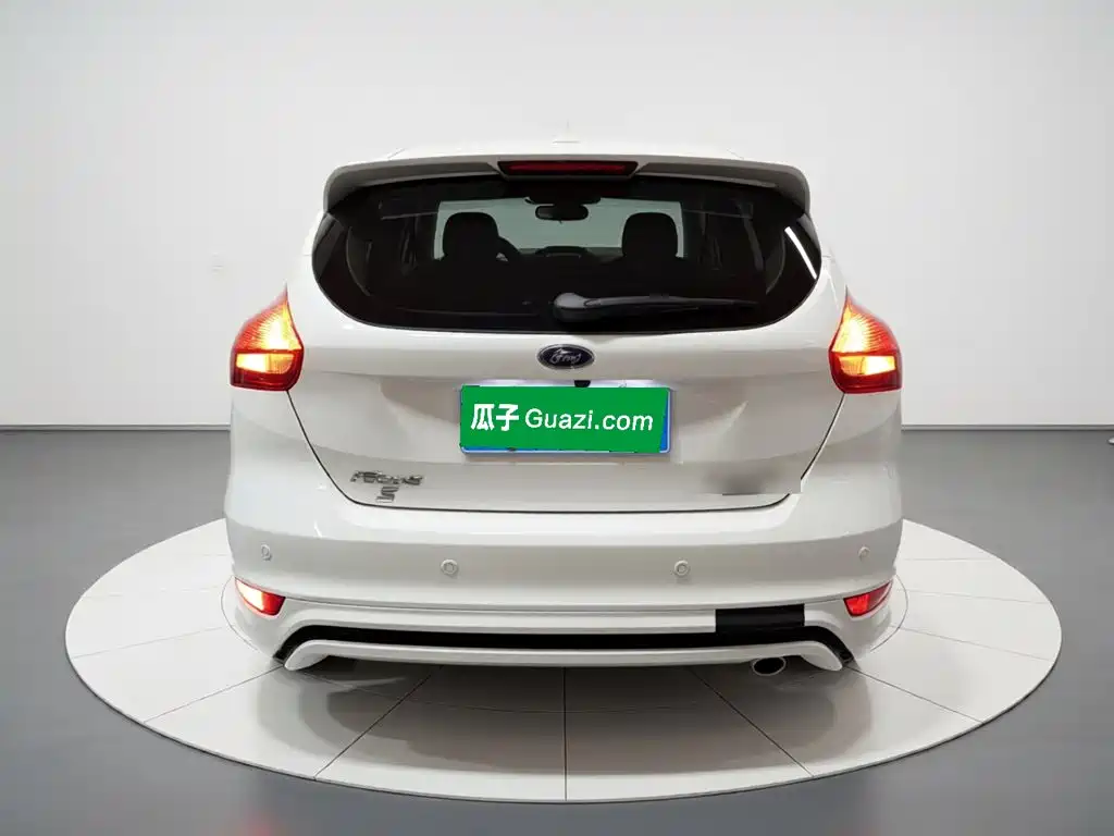 Focus Hatchback Classic EcoBoost 180 Auto Elite