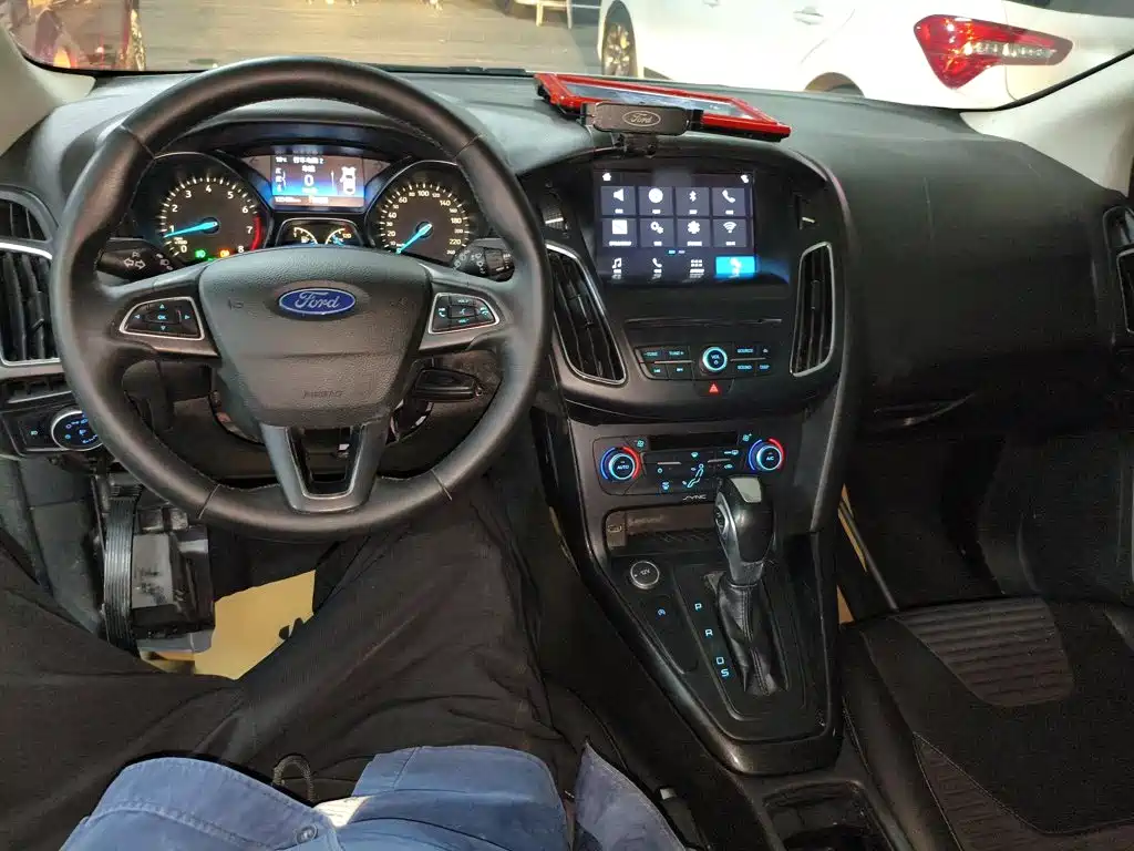Focus Hatchback Classic EcoBoost 180 Auto Elite