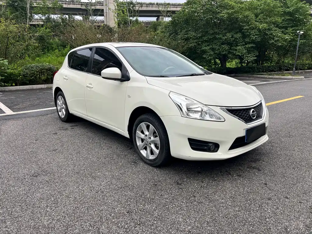 Tiida 1.6 L CVT Cool Cafe