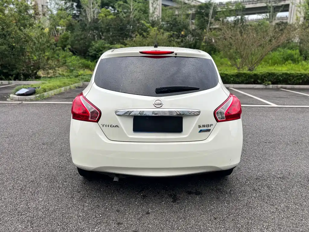 Tiida 1.6 L CVT Cool Cafe