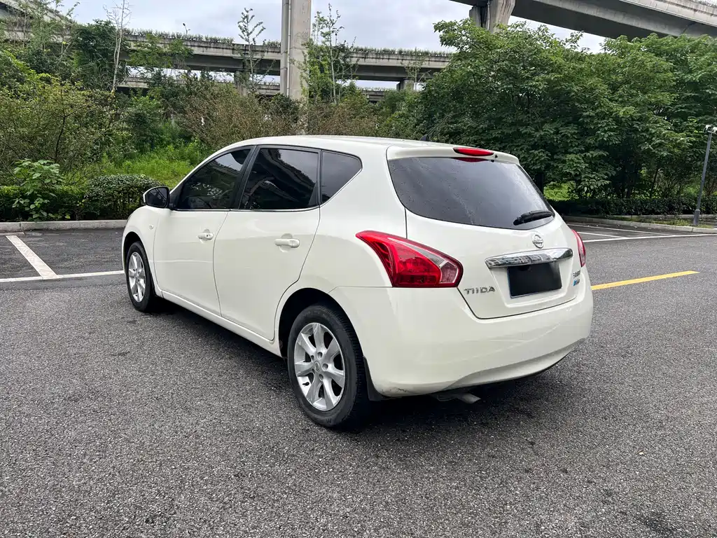 Tiida 1.6 L CVT Cool Cafe