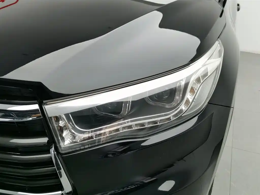 Highlander 2.0 T 4 WD Luxury 7-seat