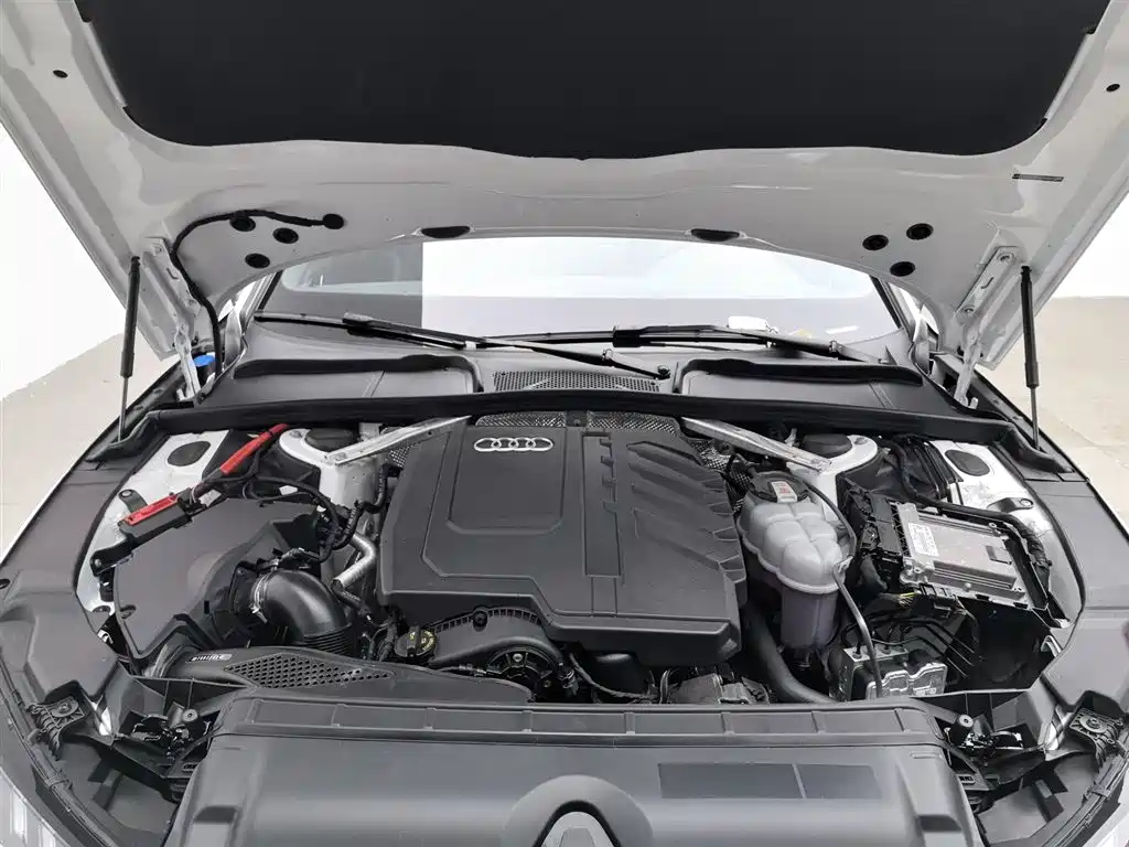 Audi A4 L 40 TFSI Luxury Dynamic