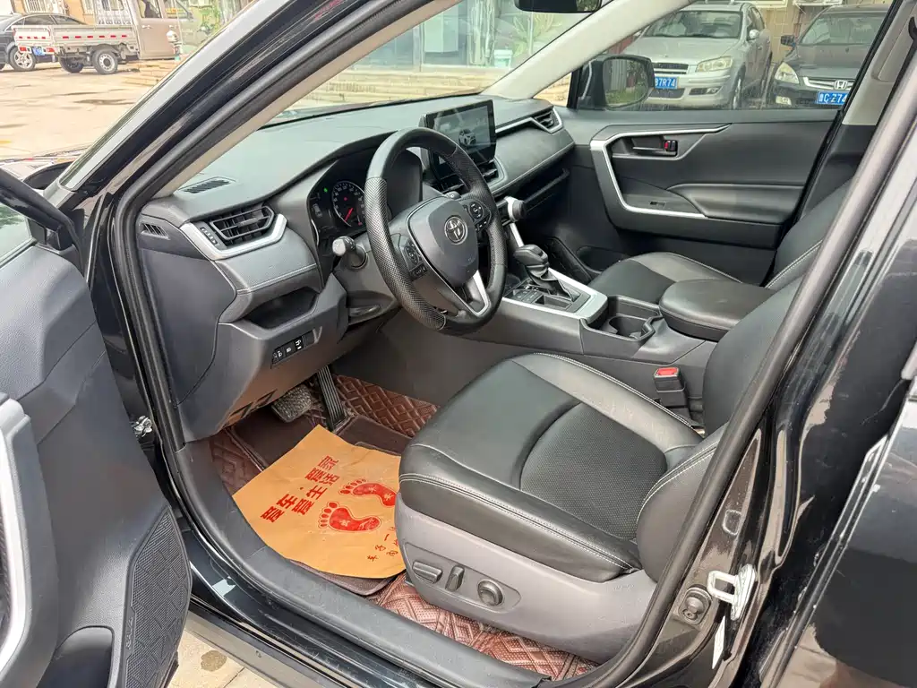 RAV4 2.0 L CVT 2 WD Urban
