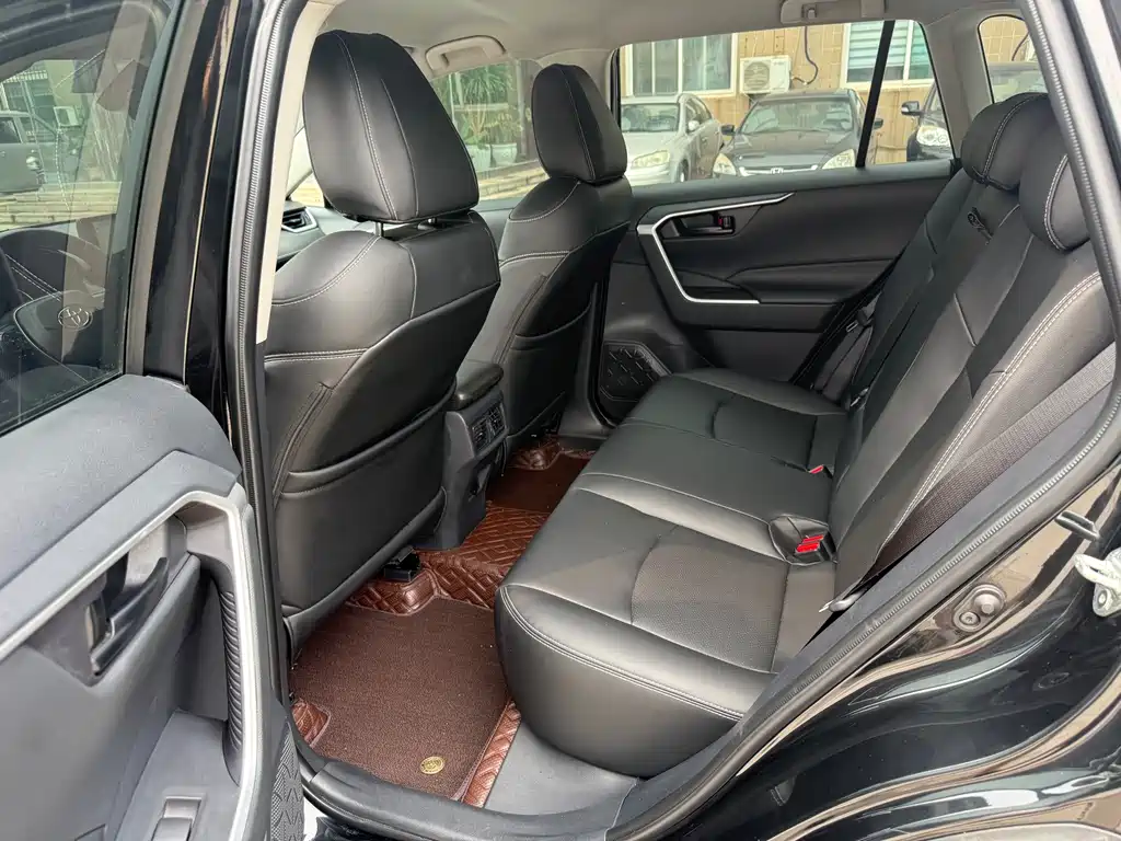 RAV4 2.0 L CVT 2 WD Urban