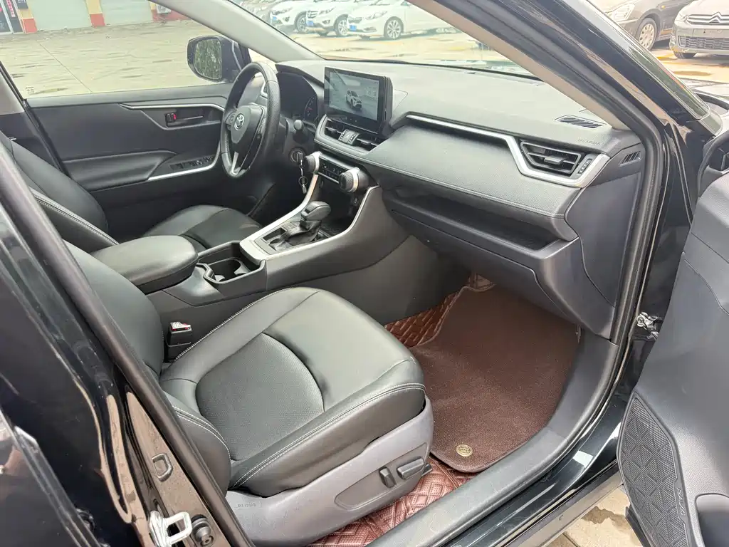 RAV4 2.0 L CVT 2 WD Urban