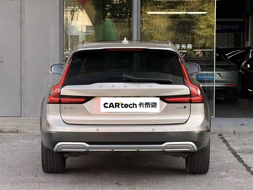 Volvo V90 Cross Country B5 AWD Smart Vision