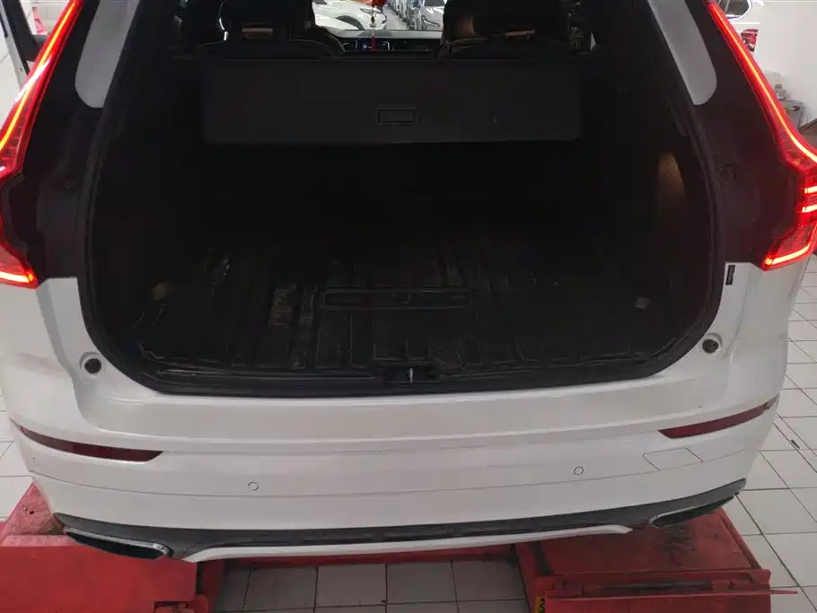 Volvo XC60 PHEV T8 E Drive Hybrid Smart Grace Sport CN-V