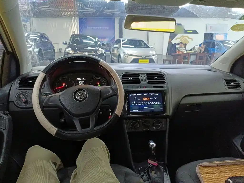 Polo 1.4 L Auto Style