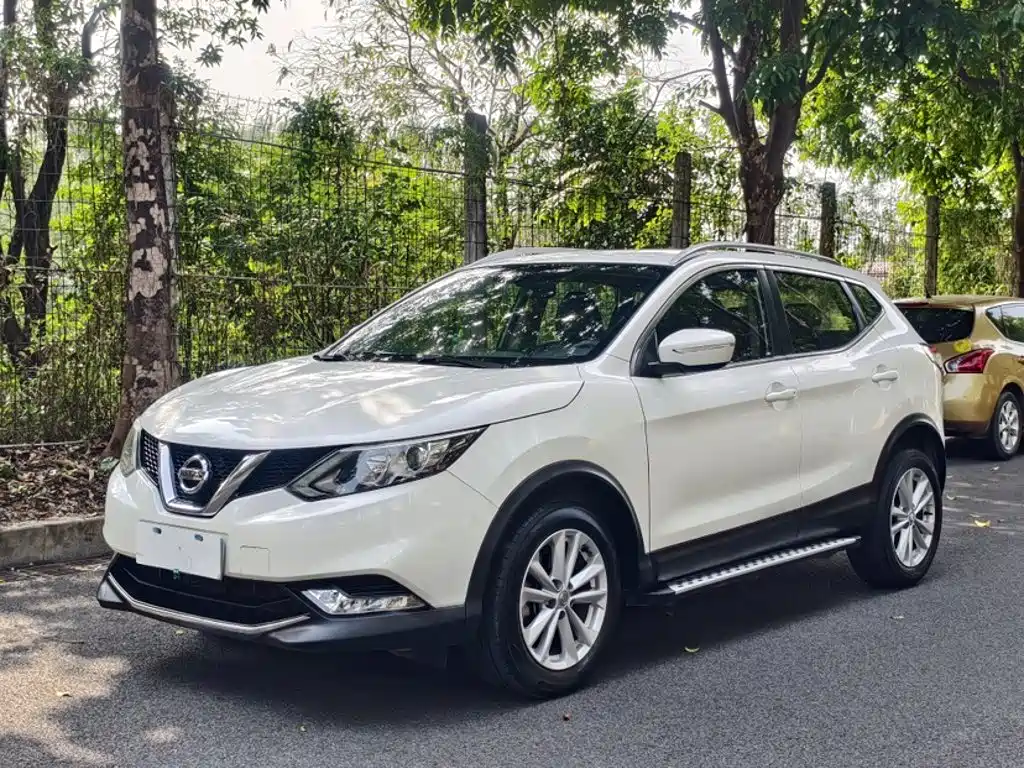 Qashqai 2.0 L CVT Elite CN-V