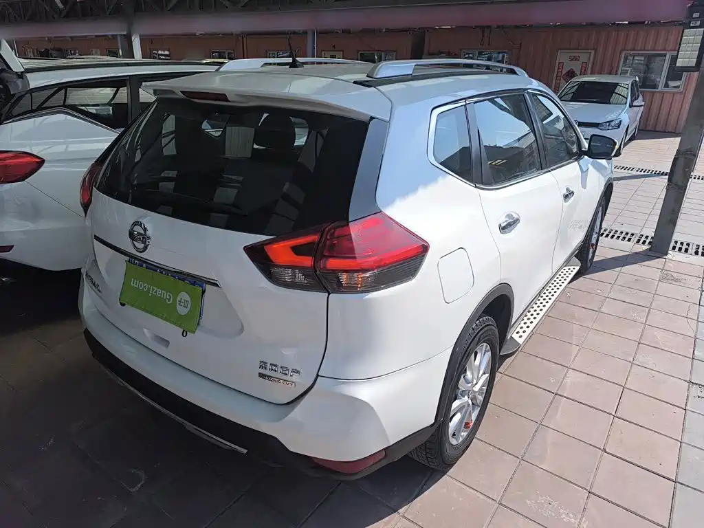 X-Trail 2.0 L CVT Connected Comfort 2 WD