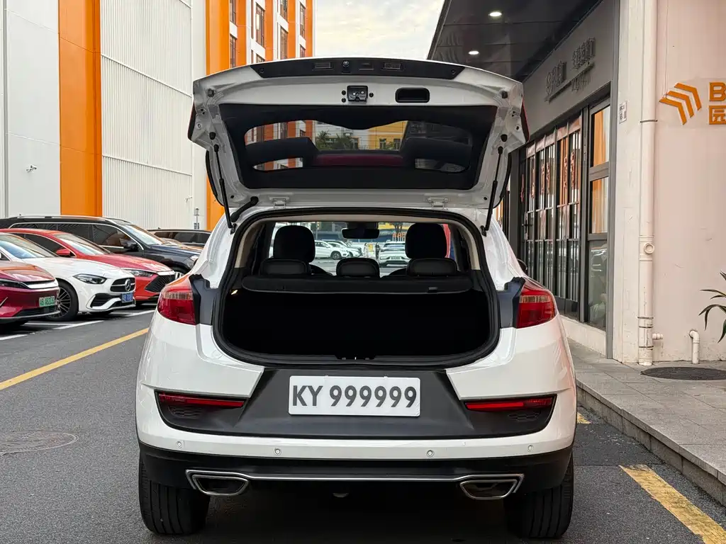 Emgrand GS Sport 1.4 T Auto Premium Style