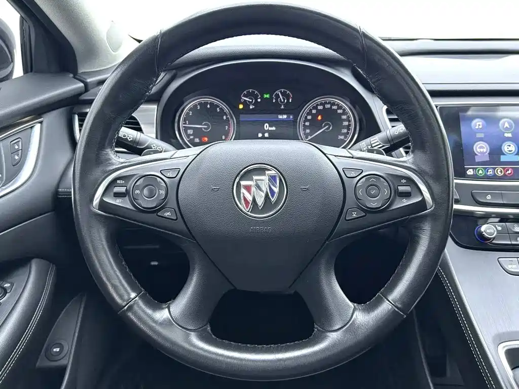 LaCrosse 652 T Luxury
