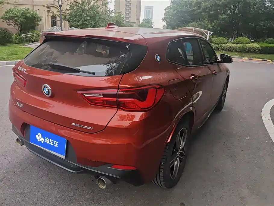 BMW X2 sDrive25 i Leading M Sport Package