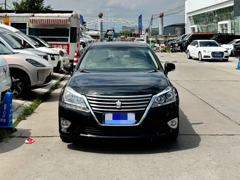 Toyota Crown 2.5 L Royal Navigation