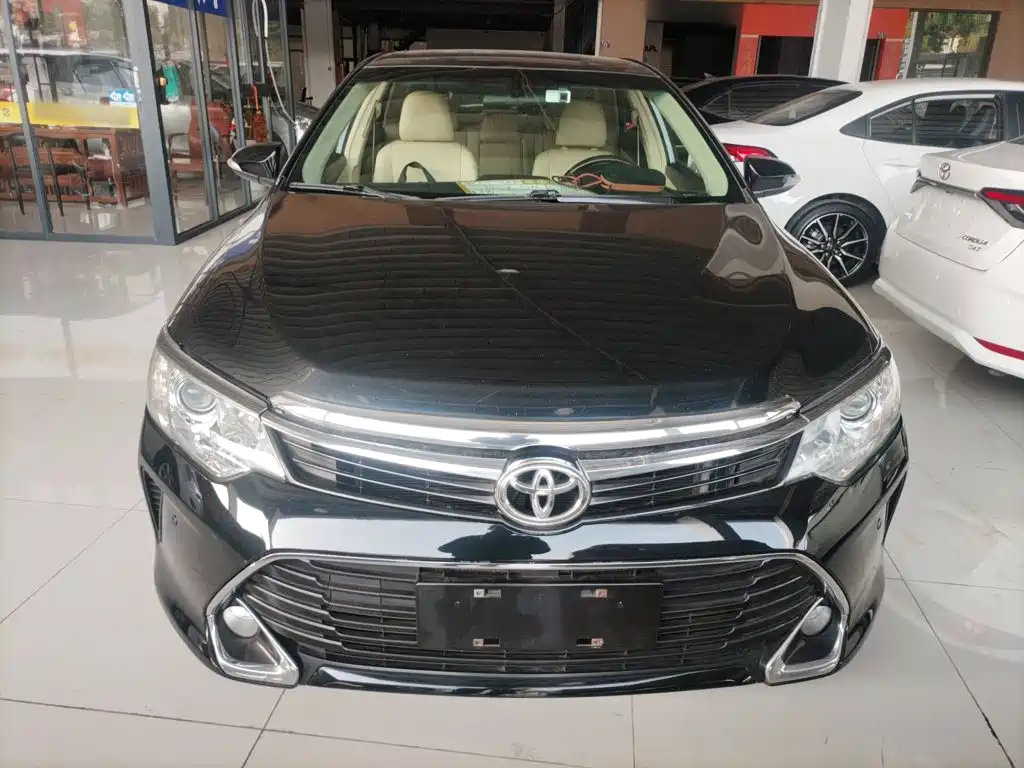 Camry 2.0 G 10 th Anniversary Commemorative Leading