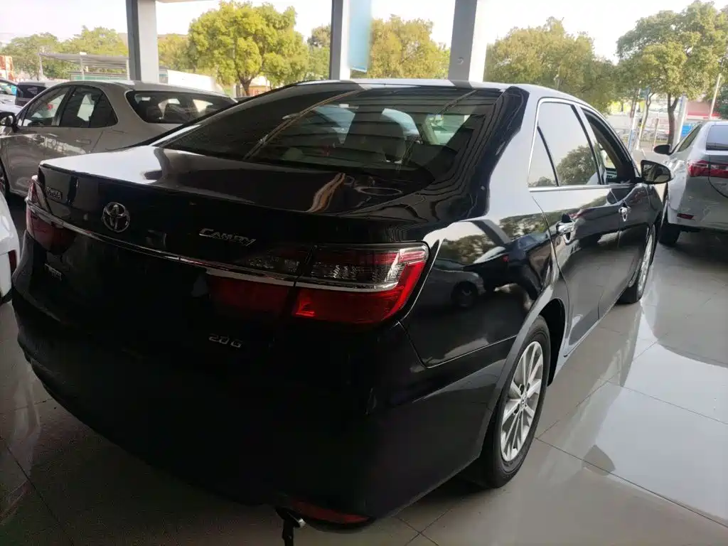 Camry 2.0 G 10 th Anniversary Commemorative Leading